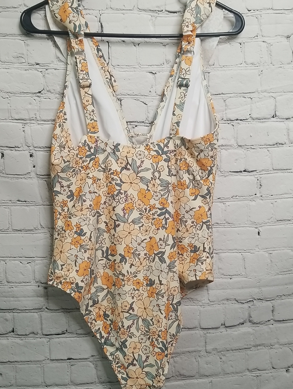 Womens 1 piece Floral Vneck swimsuit lutter/Ruffle neckline size 12 EUC - Picture 2 of 3